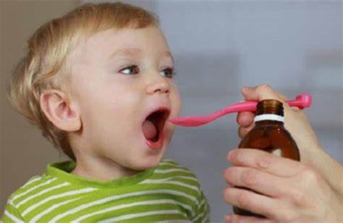 Hương vị và sự thuận tiện đảm bảo trẻ uống là điều ưu tiên khi chọn loại thuốc này